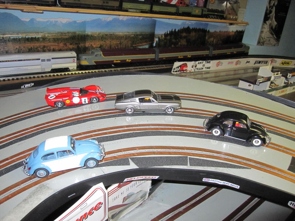 Anyone use the Carrera GO! 1:43 slot car system on their layout rather 