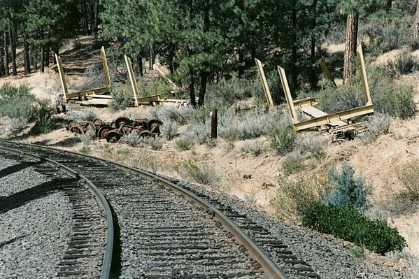 p3714 - wrecked steel log cars MP30 - 1992