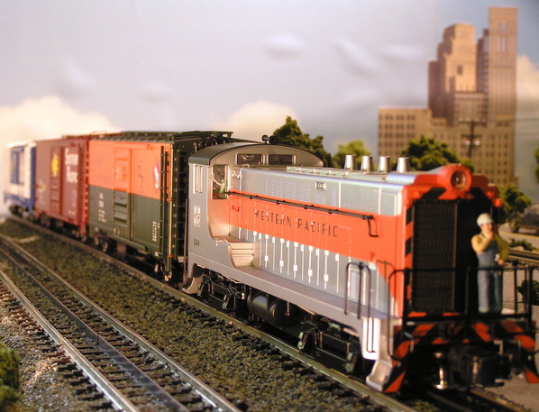 VO-1000 hauling box cars and reefers