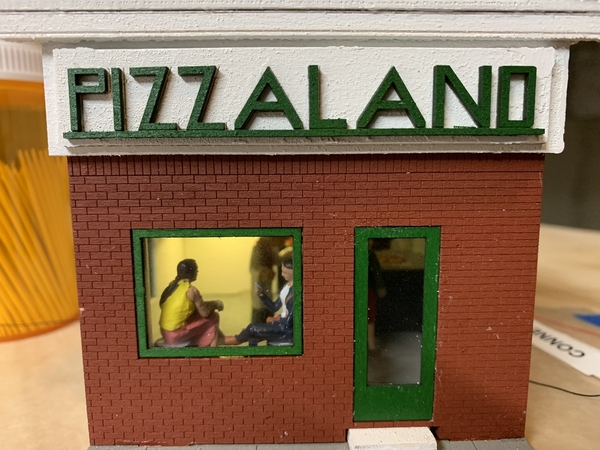 12 - front view - Pizzaland