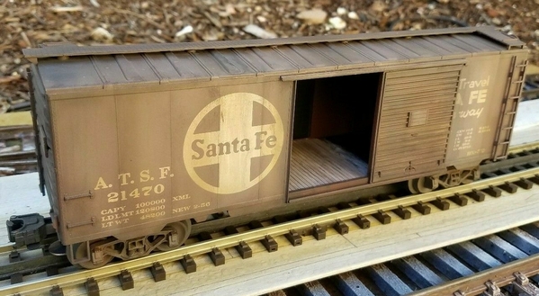 Weaver SF boxcar weathered