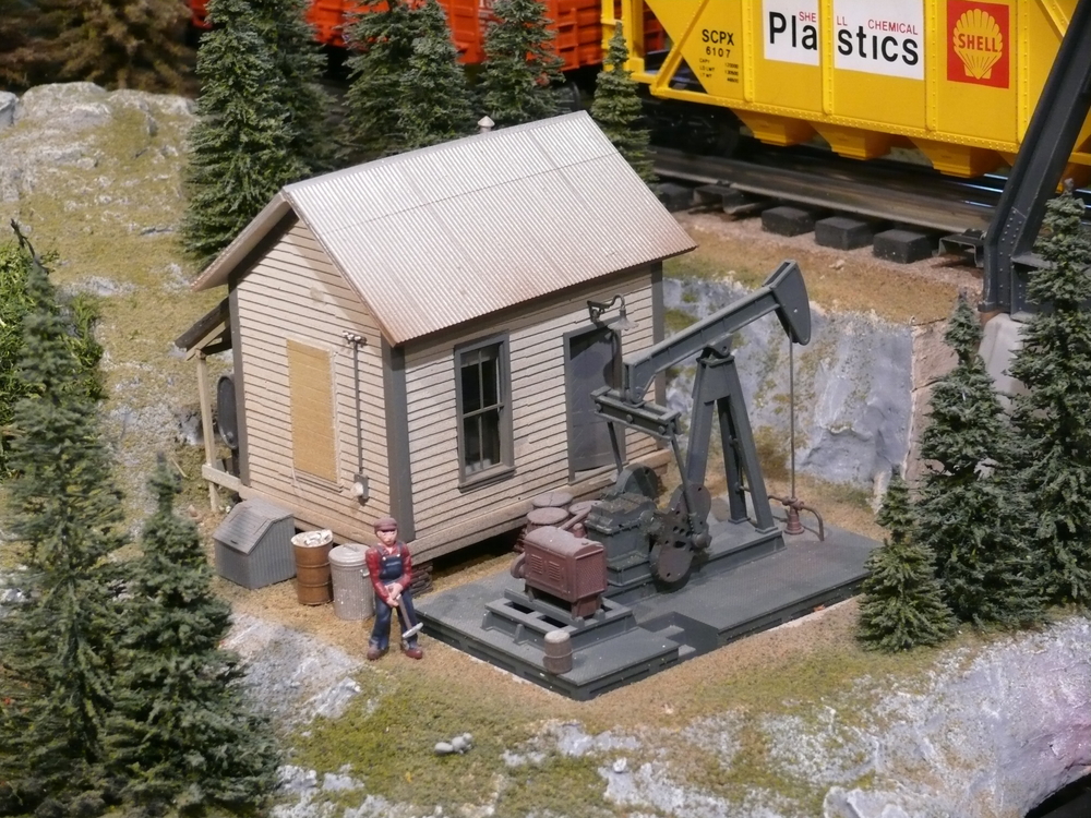 Best O gauge accessories with automatic or mechanical moving figurines or  parts?