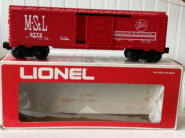 Lionel M& StL boxcar side view 2