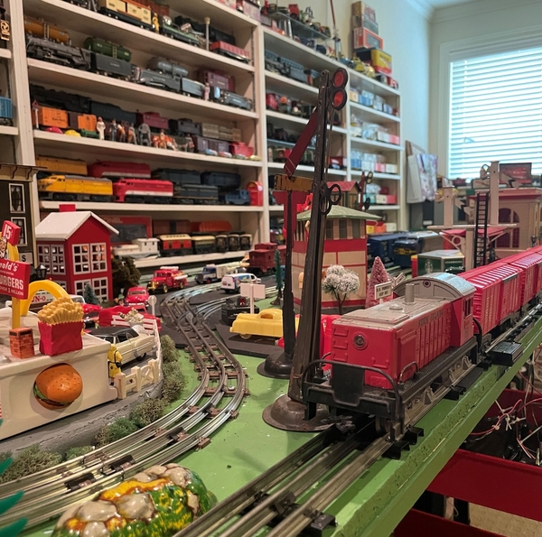 Marx RI S3 switcher and train layout picture