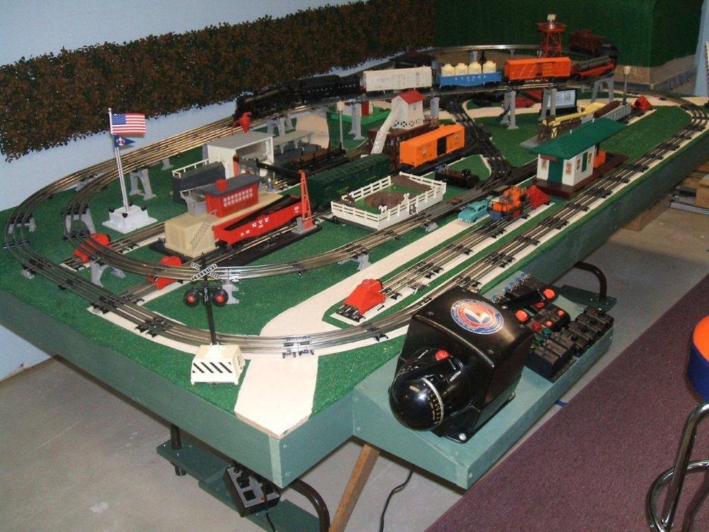 Lionel Dealer Display Layouts, Factory Layouts and Postwar 