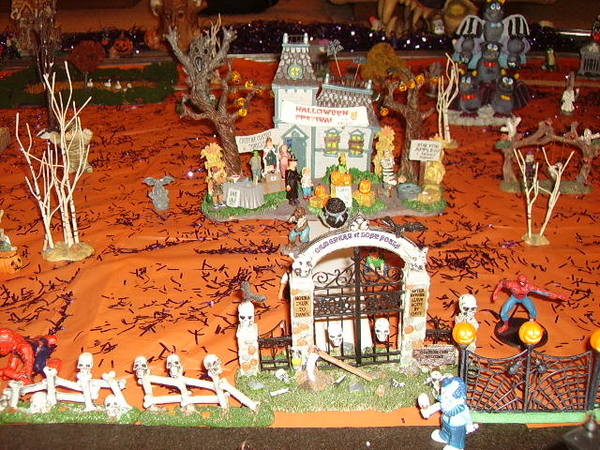 z - Halloween House middle right