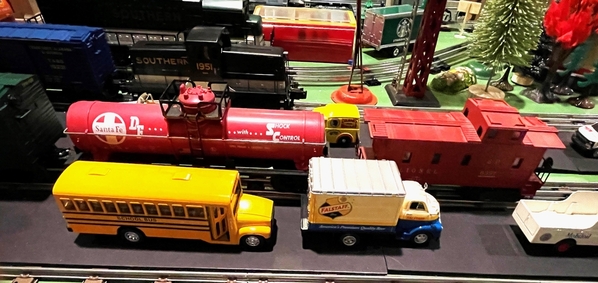 Lionel 6357 caboose and SF tanker