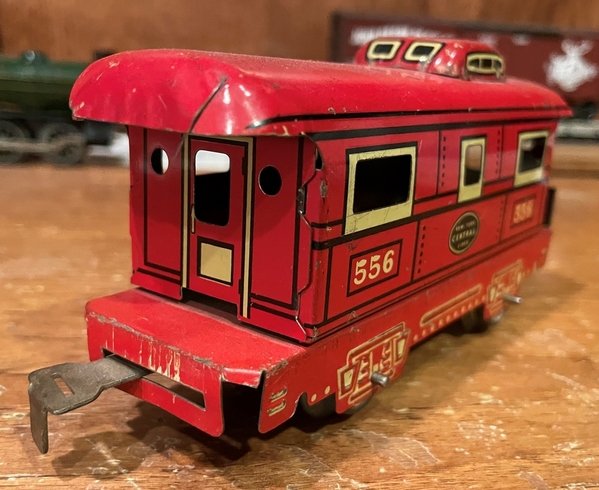 Marx 556 red frame caboose non railing end