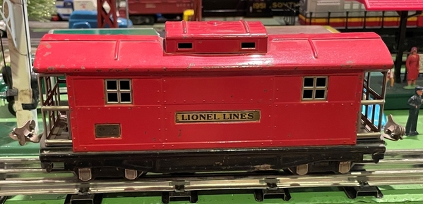 Lionel 817 caboose side