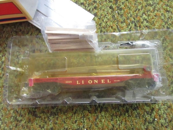 Lionel lumber car for forklift platform 02