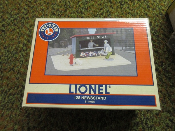 Lionel #128 newstand 01