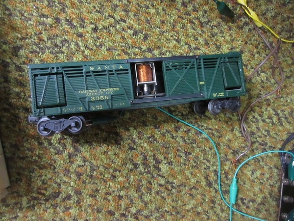 Lionel 3356 operating horse car and corral 02