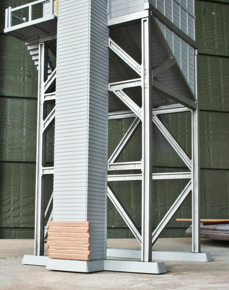 Flat grey housing and Steel frame and wood slats-004