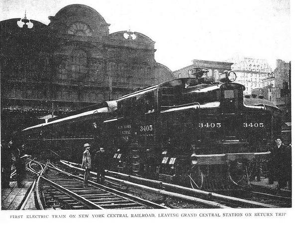 1st_electric_train_on_NY_Central_leaving_grand_central