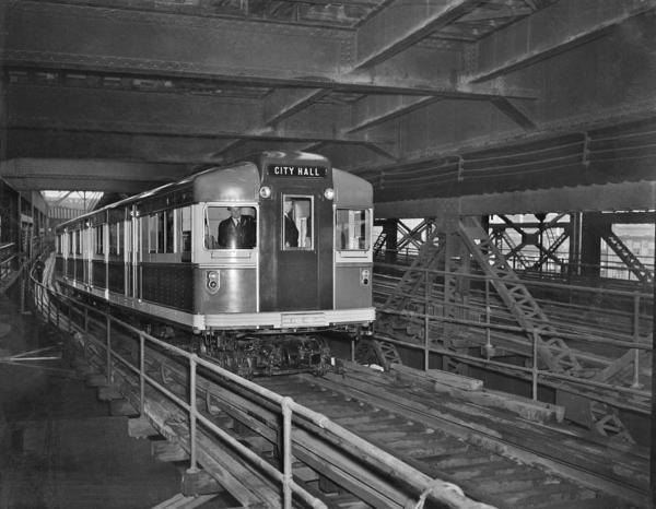 East to S/B BMT BlueBird entering Queens Plaza lower level BMT north side station-1939