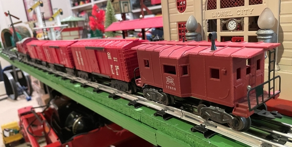 Marx RI S3 switcher and train caboose view 