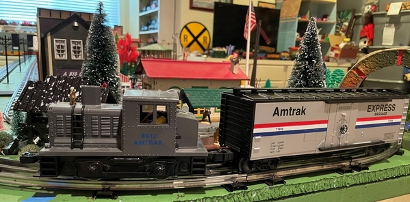 Lionel Amtrak 18912 Switcher with Amtrak express car
