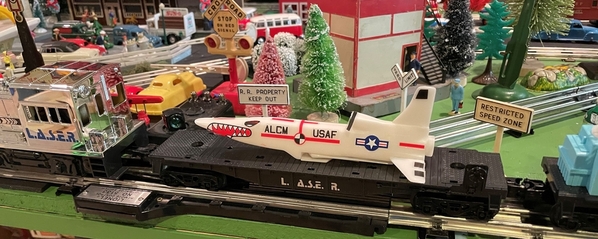 Lionel Laser Train - ALCM on flat car