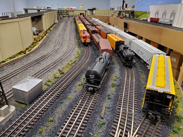 Grain train arrives at Eola yard
