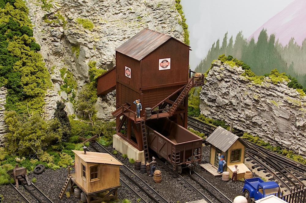 Before and After - Bachmann Coaling Tower O Gauge 