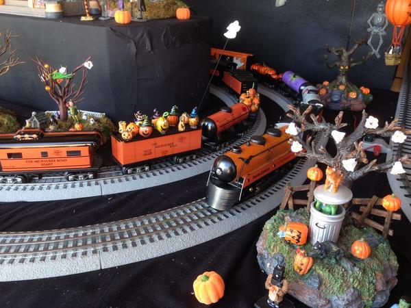 Pumpkin Express Rounds the Bend