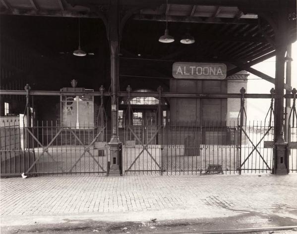 Station-Altoona-gates
