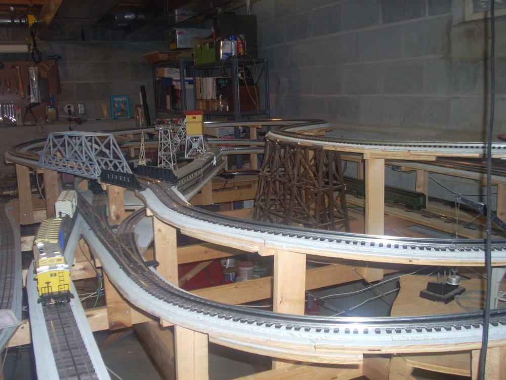 What are the pros and cons of L-girder benchwork | O Gauge 