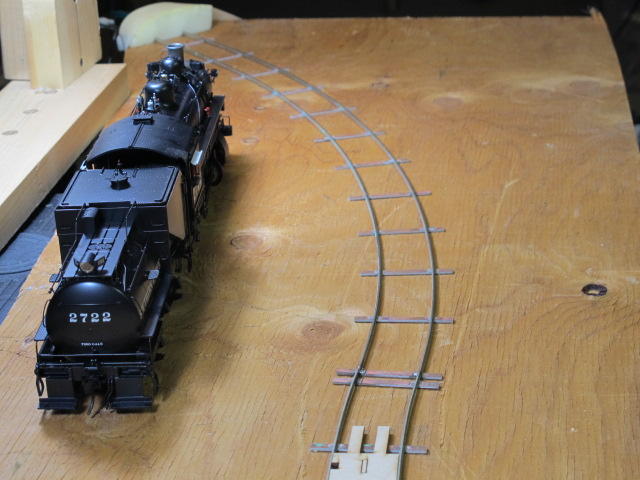 N scale Atlas 2511-100 1/2-9 3/4" Radius Curved Track 6-sections 