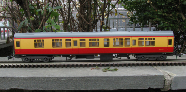 Lima 6618 Mk1 coach [BR red+cream)