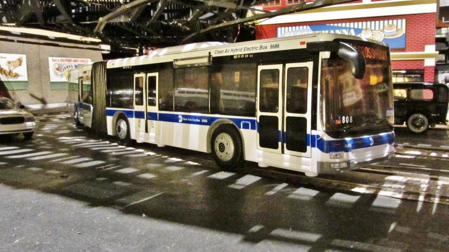 MTA NYC Transit Articulated Bus | O Gauge Railroading On 