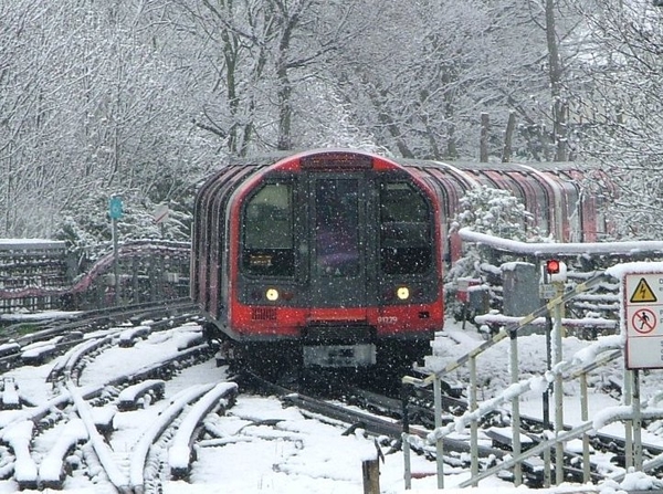 England-snow-loughton-jp