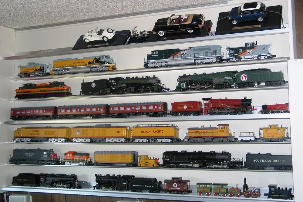 DISPLAY SHELVES for O GAUGE TRAINS // 2 Pack Aluminum Model Railroad Train Shelf 