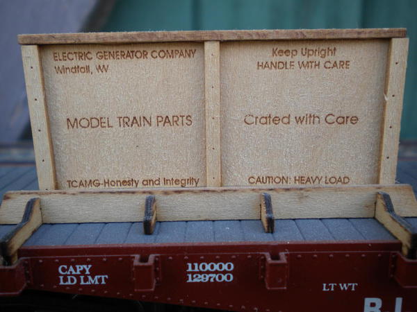 Weaver Flat car with crates 001