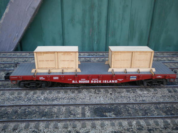 Weaver Flat car with crates 002