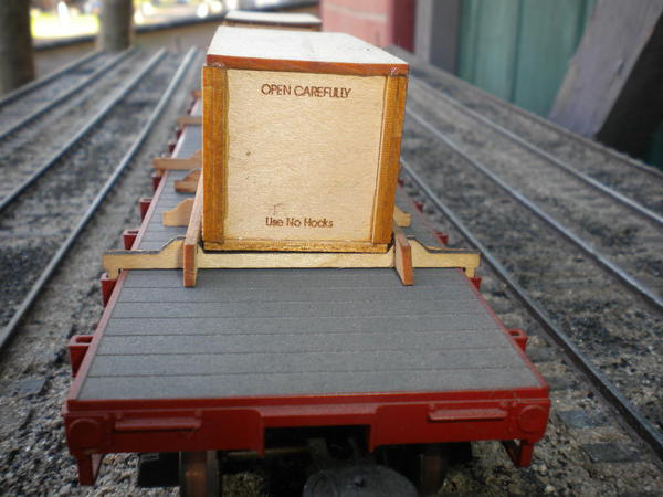 Weaver Flat car with crates 003