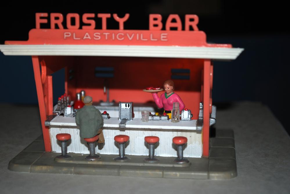 _ #109A O/S SCALE METAL BILLBOARD Details about   PLASTICVILLE FROSTY BAR YELLOW 