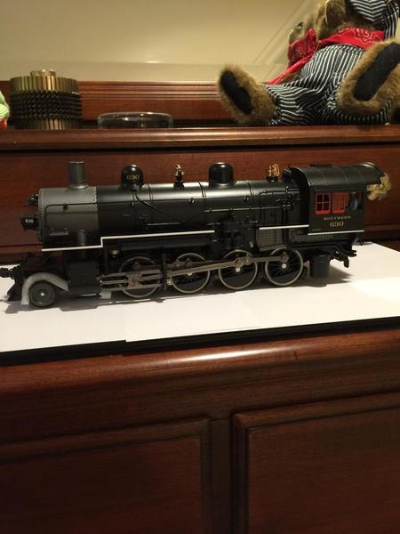 Lionel 82875 Southern 2-8-0 [2)