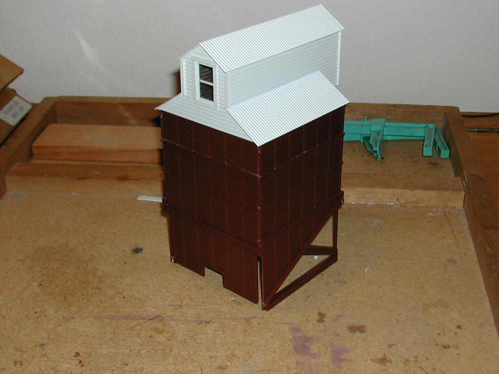 Plasticville  Swith Tower 2 Brown Sides S-O Scale 