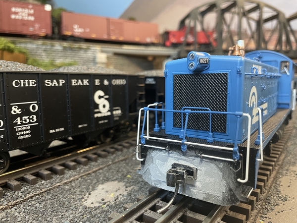 Kadee couplers added on front of Lionel SW900