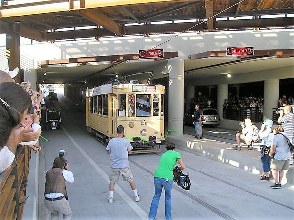20 August 2009 — OPT streetcar No. 1511 breaks ribbon on new section of track