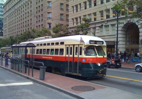 San_Francisco_PCC_streetcar_1077,_Birmingham_livery