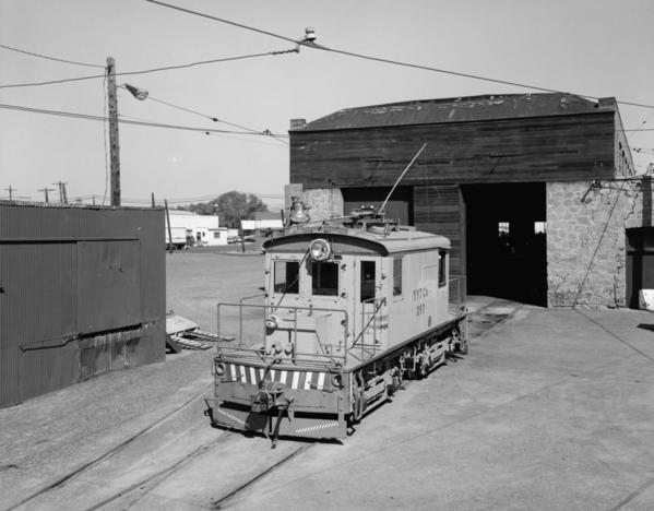 Yakima_Valley_Transportation_Company_boxcab_electric_locomotive_-297_2