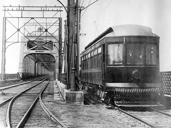 1st Montreal & Southern Counties tram arrives in Saint-Lambert via the Victoria Bridge