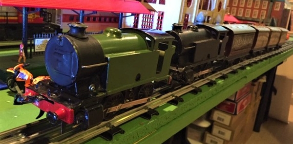 Hornby-Marx double head pass side view