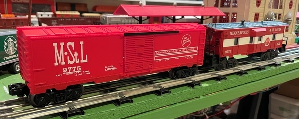 Lionel M&SL caboose and boxcar front