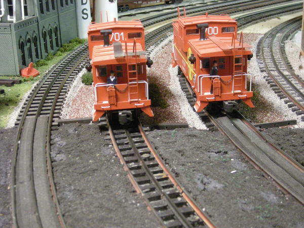K-Line cabooses 700 and 701