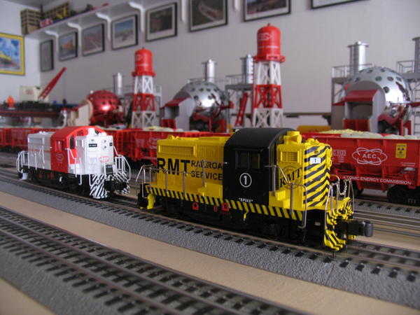 2013 Sep 28 MO Florissant our house RMT Railroad Services engine on AEC Layout [2)