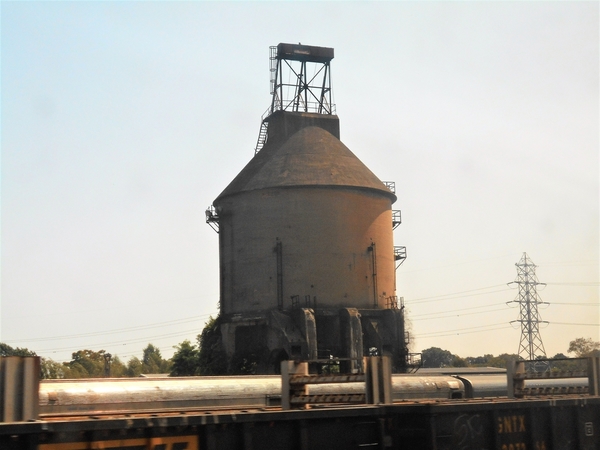 NH Coal Tower in Cedar Hill Yard, East of New Haven Union Station [2018-08-29)