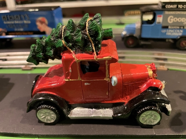 '32 Ford Coupe with Xmas tree on roof