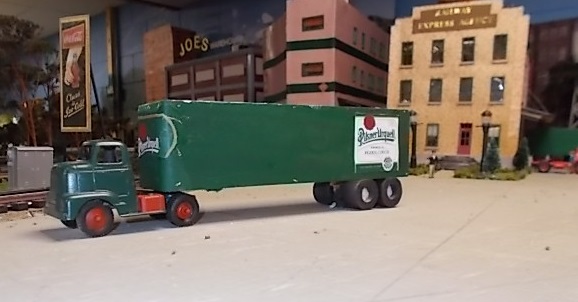 DSCN5612 Pilzners trailer 1